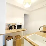 דירה Santorini, Relaxing Spa, Terrace And Parking