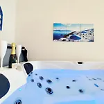 Santorini, Relaxing Spa, Terrace And Parking *