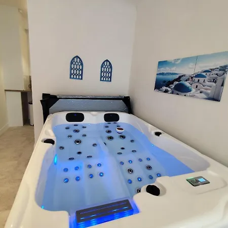 Santorini, Relaxing Spa, Terrace And Parking بواتييه