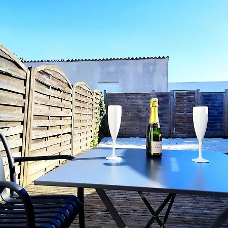 דירה Santorini, Relaxing Spa, Terrace And Parking פואטייה